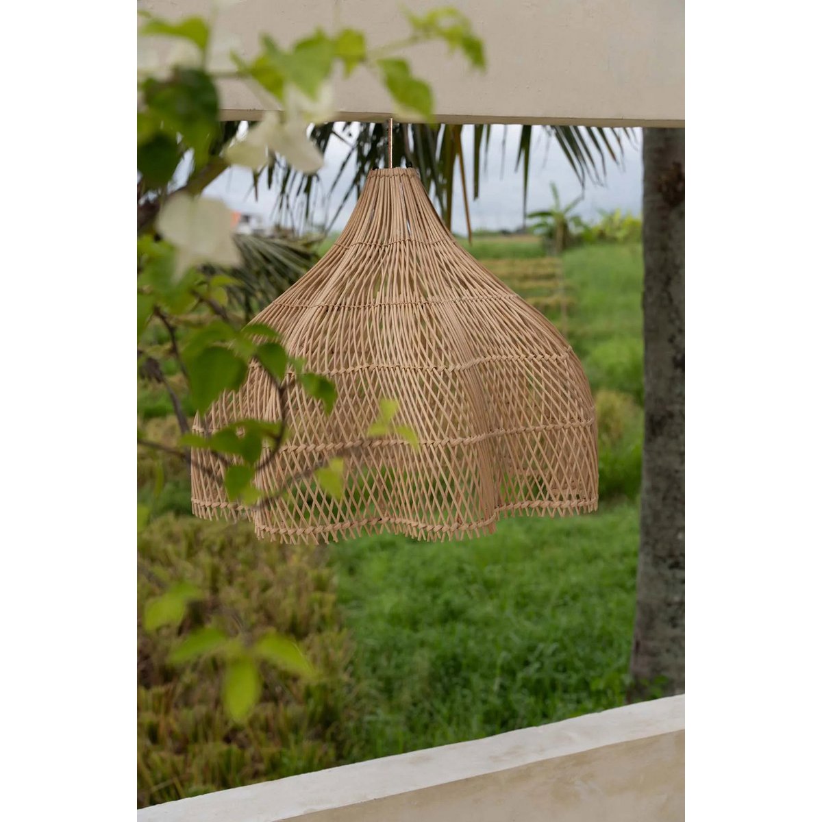 Suspension SOLA en rotin naturel — vue produit 3